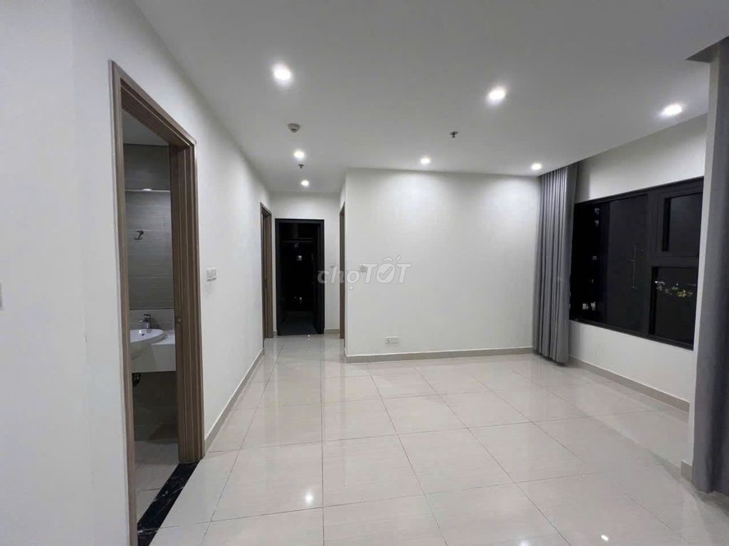 Rent the Oriental Plaza- with 3 bedrooms 103 m.2 that cost 13 million a month.