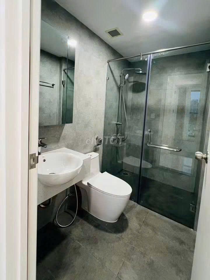 Rent the Oriental Plaza- with 3 bedrooms 103 m.2 that cost 13 million a month.