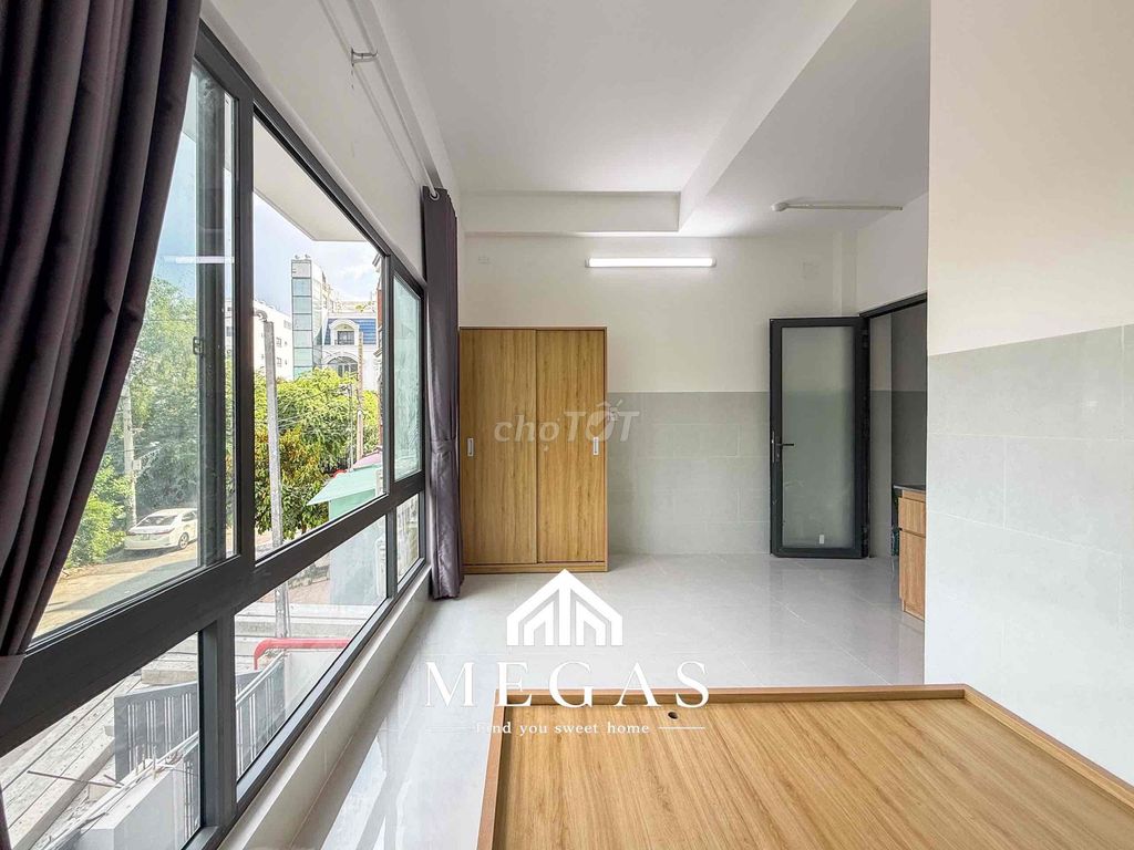 Tell Zhang Studio that the Super Wandering Heavenly Window Door is the Iron Bridge of An Fundus.