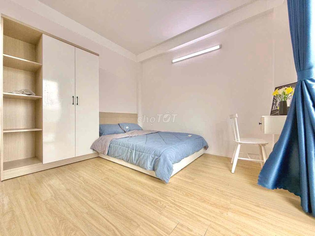 Rent a room for Full Seven.