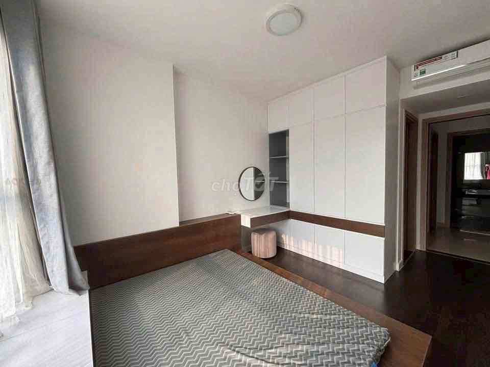 Rent the Botanica Premier apartment two bathrooms. near sb tsn