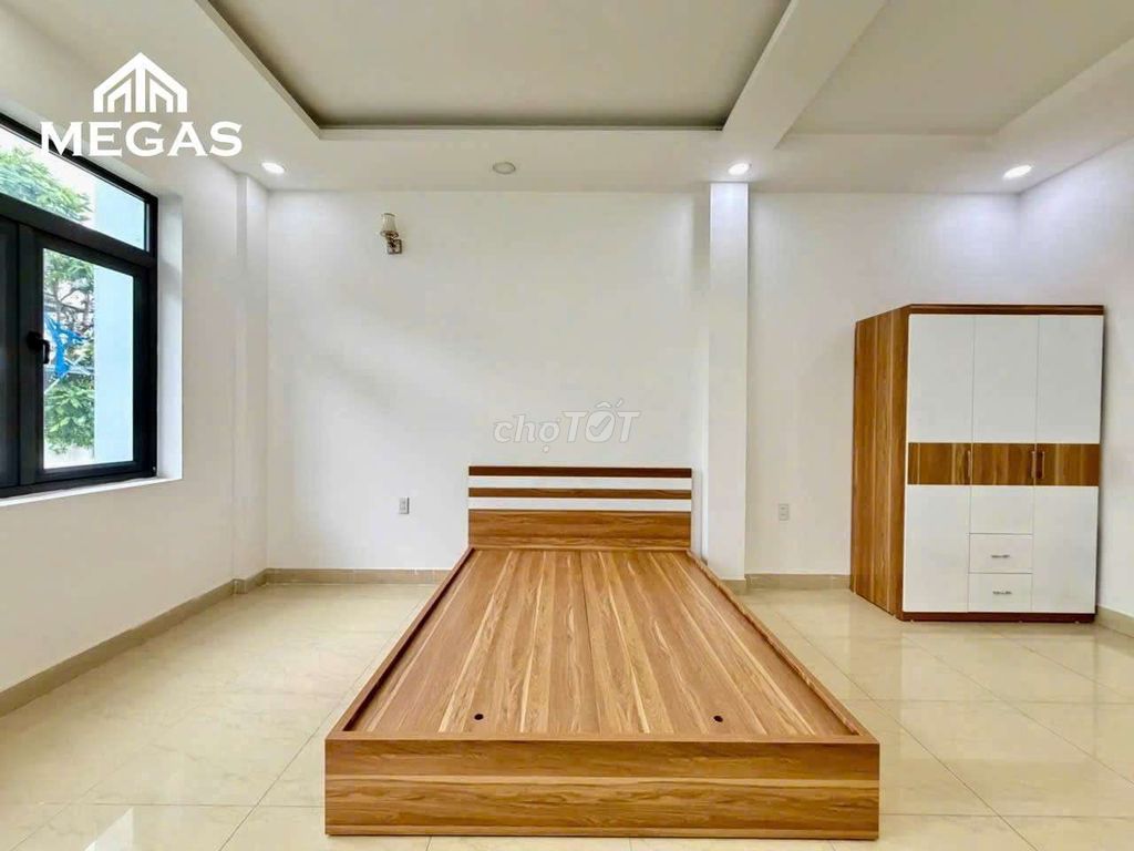 The balcony studio is empty at super-beautiful prices - full interior