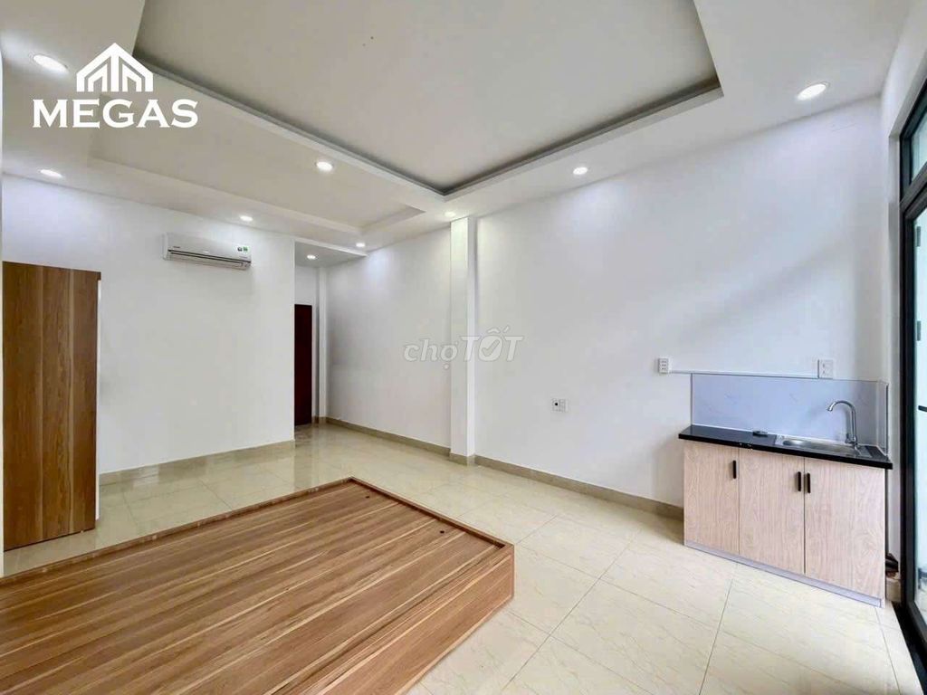 The balcony studio is empty at super-beautiful prices - full interior