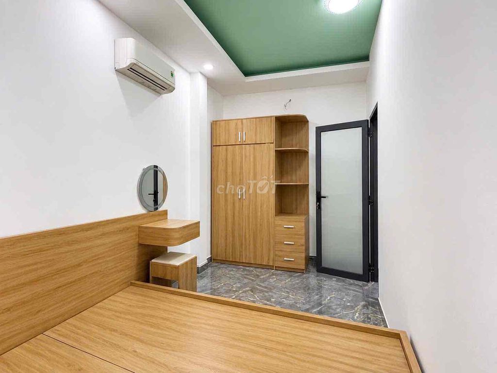 The 1st Bedroom, Private Wash Office, just off the 5th District, near the Big Market.