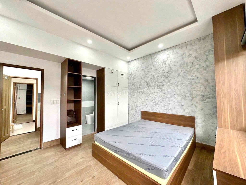 Rent an apartment full of Trần Quang Diệu Street furniture.