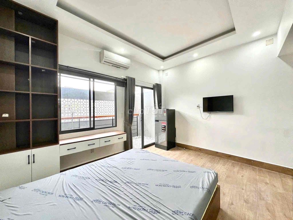 Rent an apartment full of Trần Quang Diệu Street furniture.