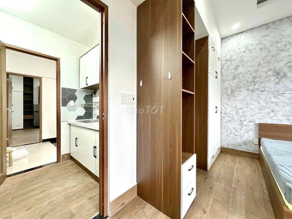 Rent an apartment full of Trần Quang Diệu Street furniture.