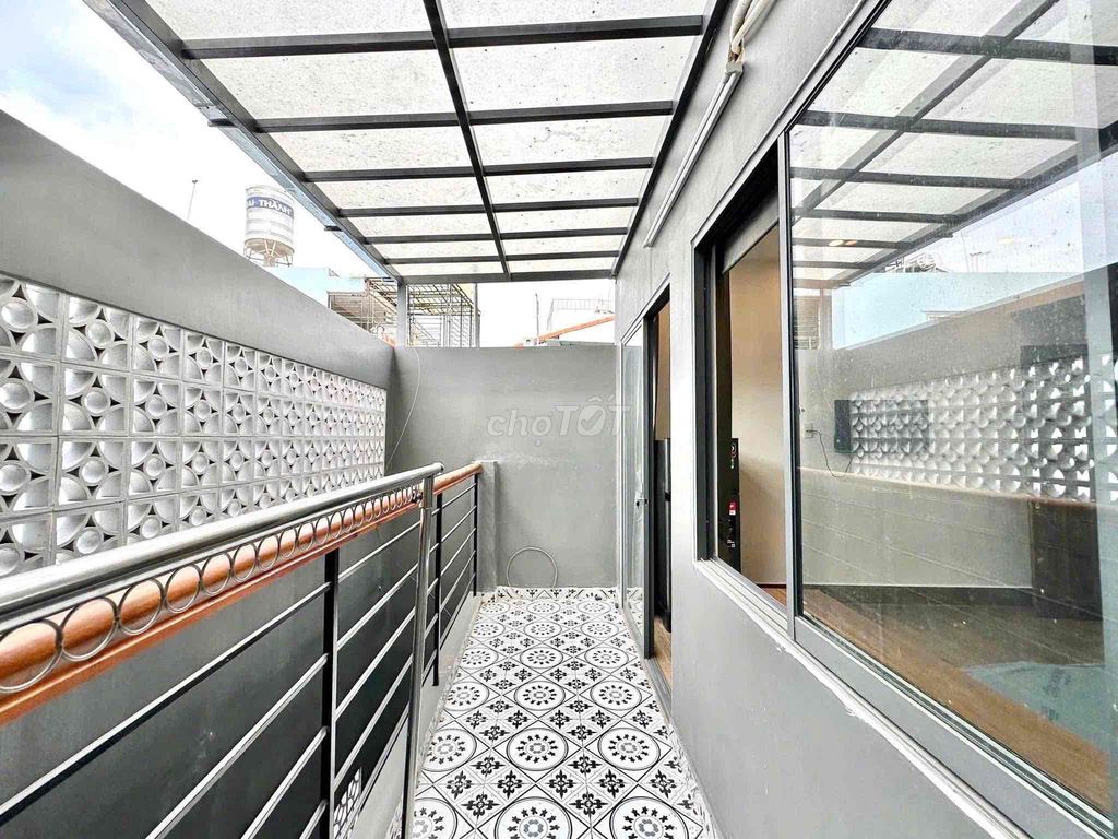 Rent an apartment full of Trần Quang Diệu Street furniture.