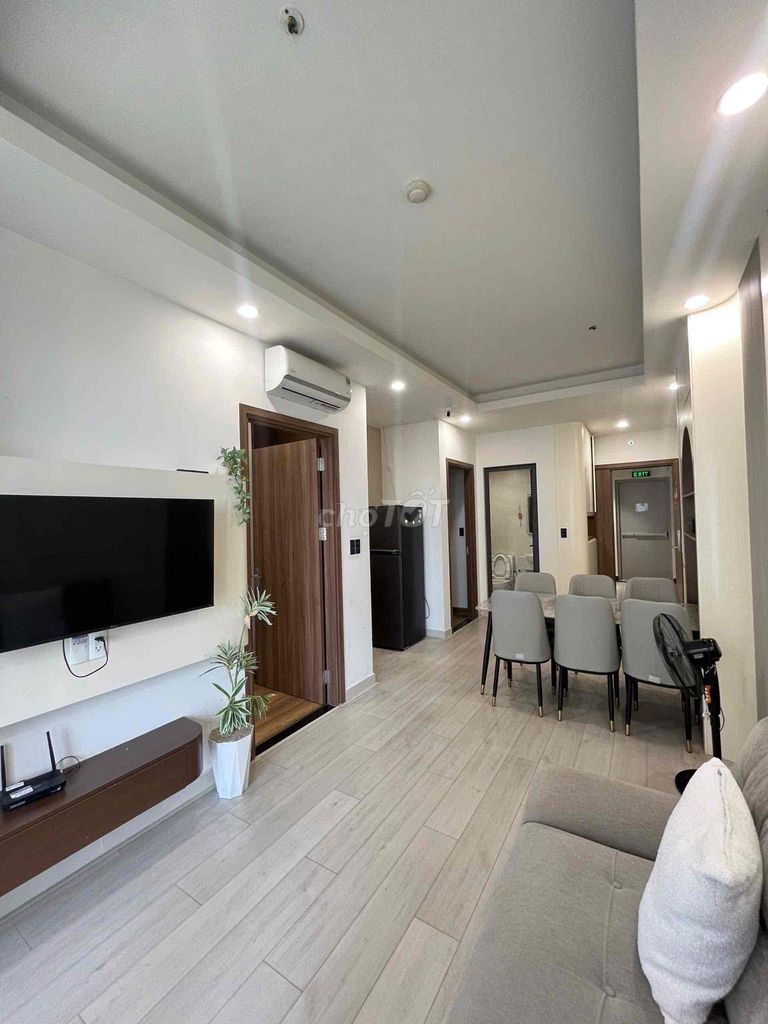 Rent the two bedrooms. A nice full interior. The 7th District Center is in place.