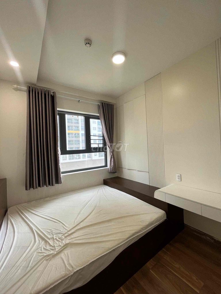 Rent the two bedrooms. A nice full interior. The 7th District Center is in place.