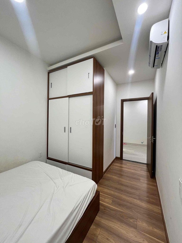 Rent the two bedrooms. A nice full interior. The 7th District Center is in place.