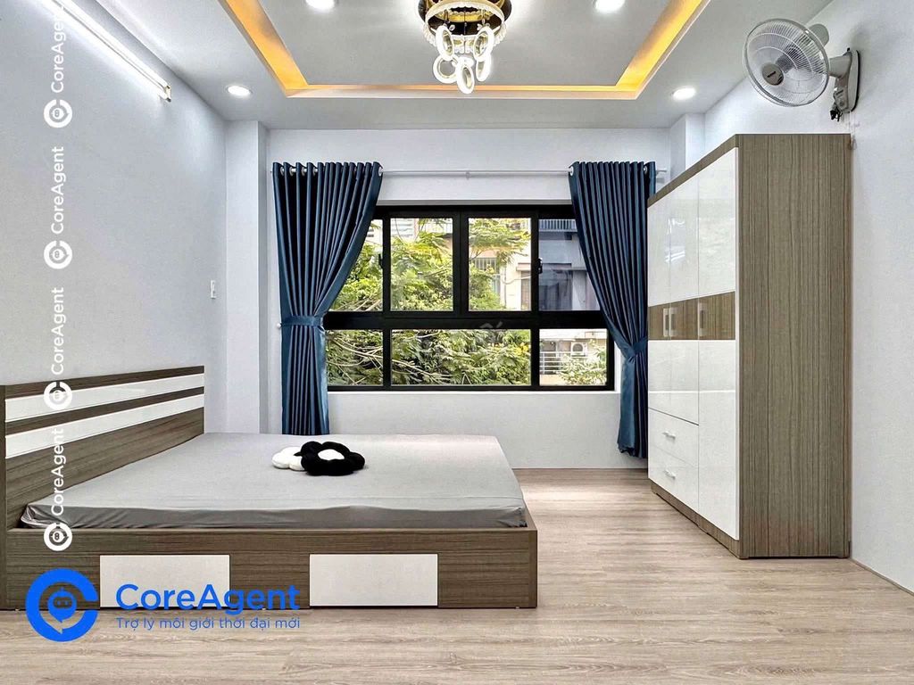 build wide window _ fully equipped interior close to signing