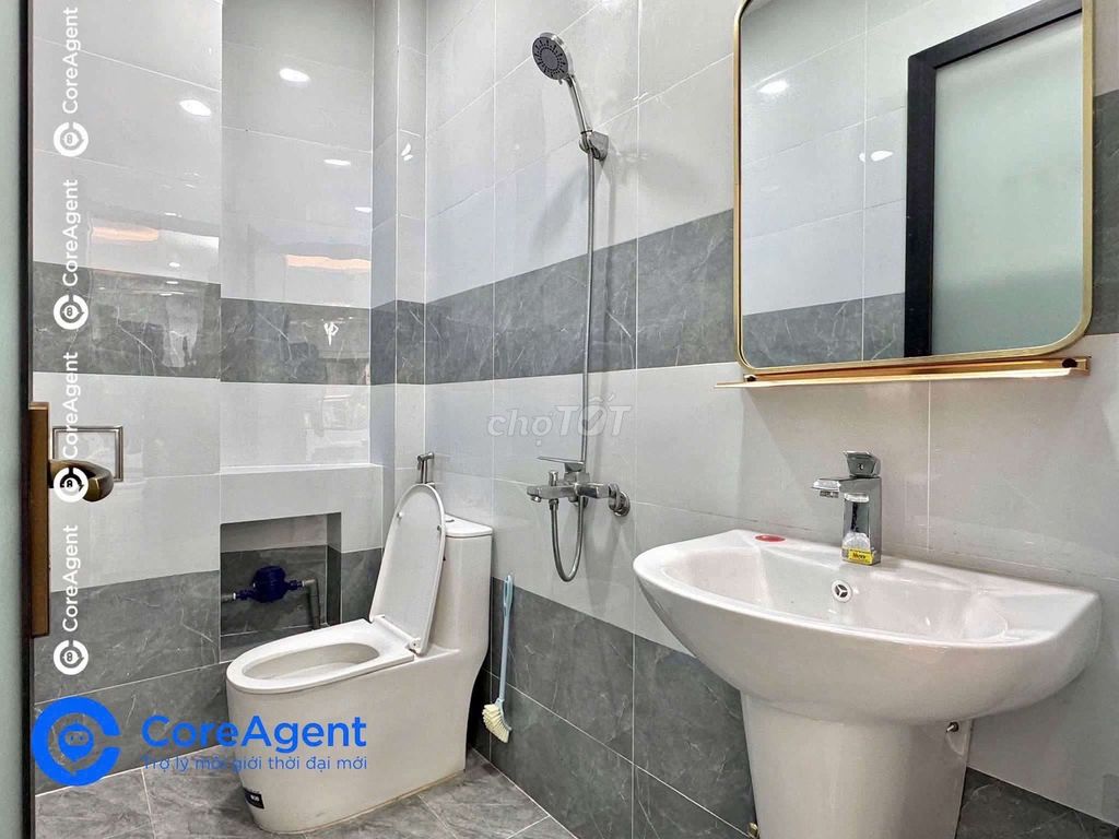 build wide window _ fully equipped interior close to signing