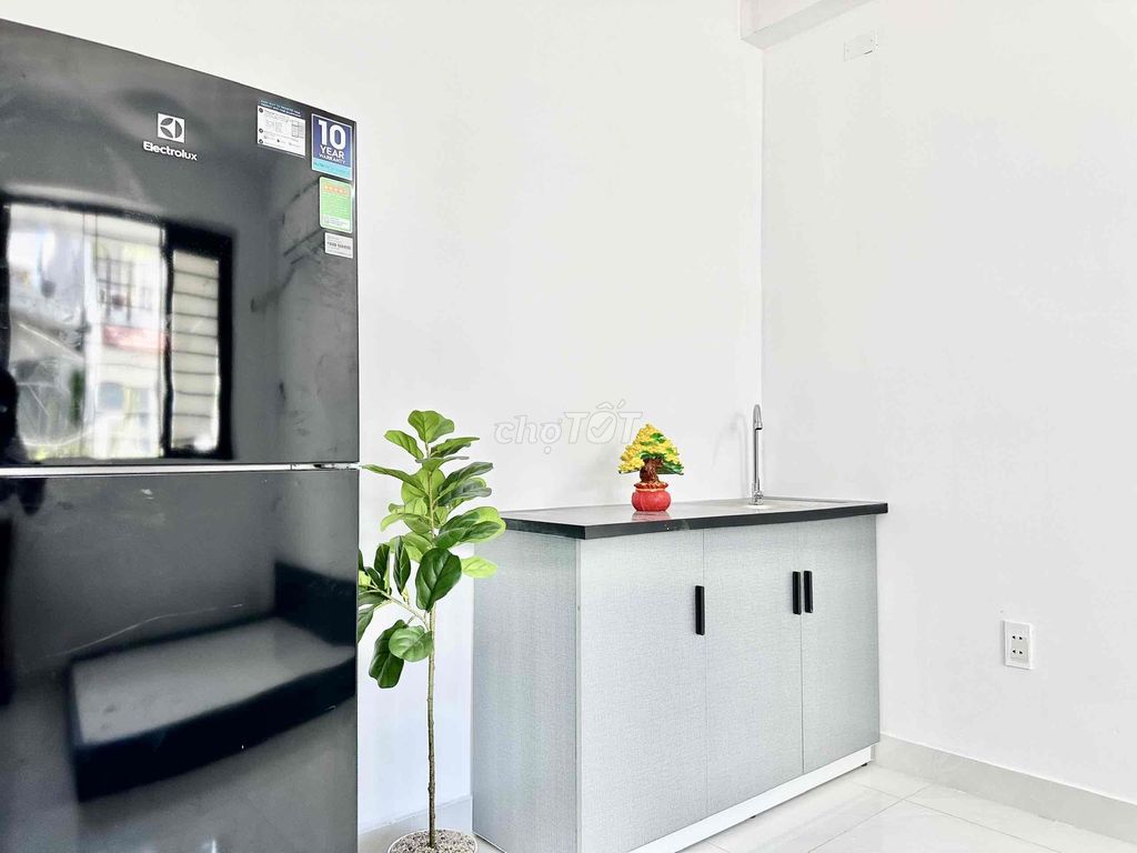 renting the studio apartment of a super cool window, near the shower dress - university vhu
