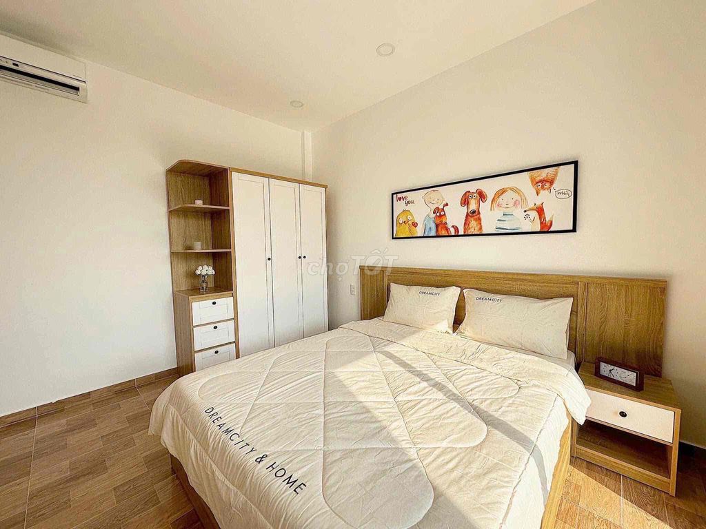 two-room service, balcony.