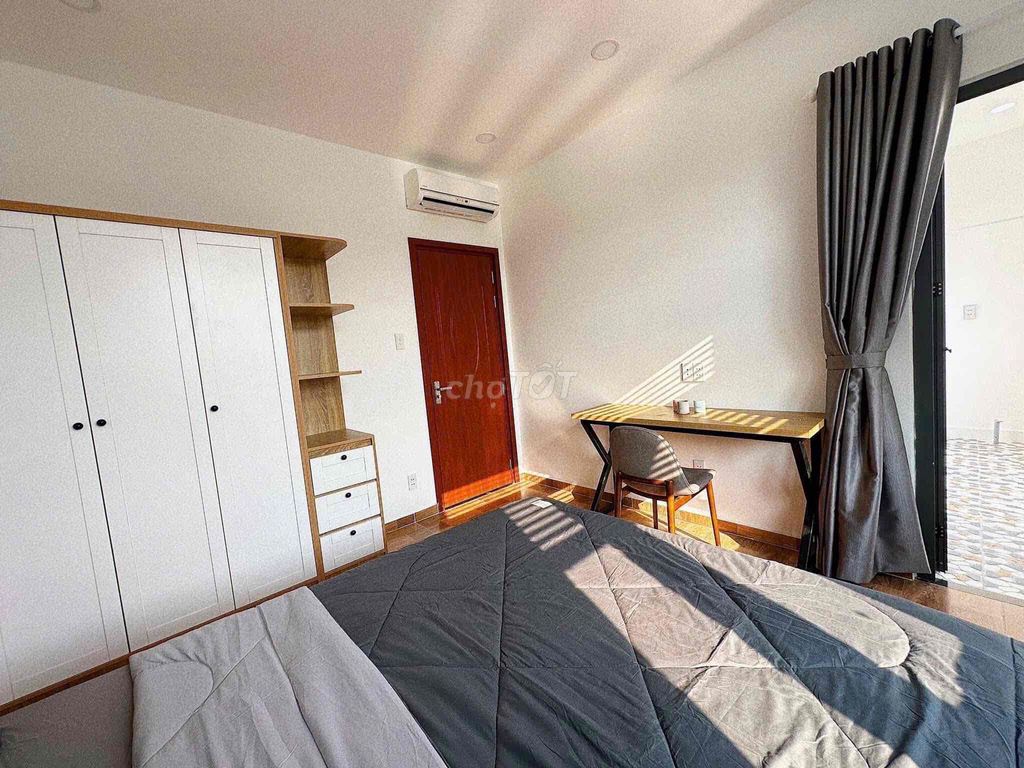 two-room service, balcony.