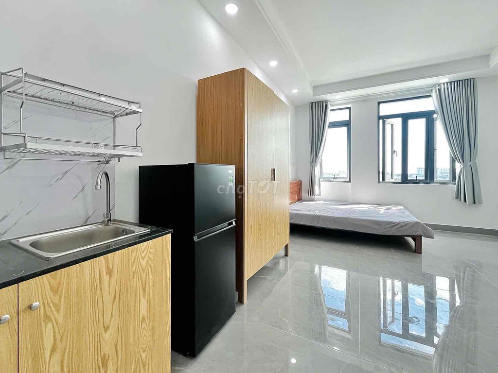 open window studio near the commercial university - Lê Trọng Tấn