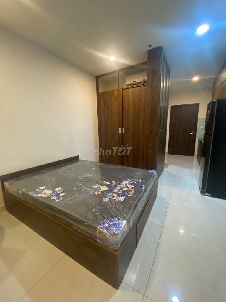 The owner rented a Sunrise Riverside bedroom at 10 million in a row.