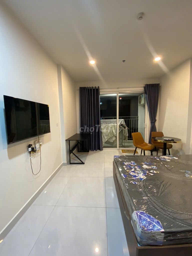 The owner rented a Sunrise Riverside bedroom at 10 million in a row.