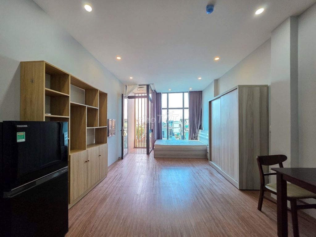 House 1 balcony bedroom, room wide, empty washing machine in the middle of District 7