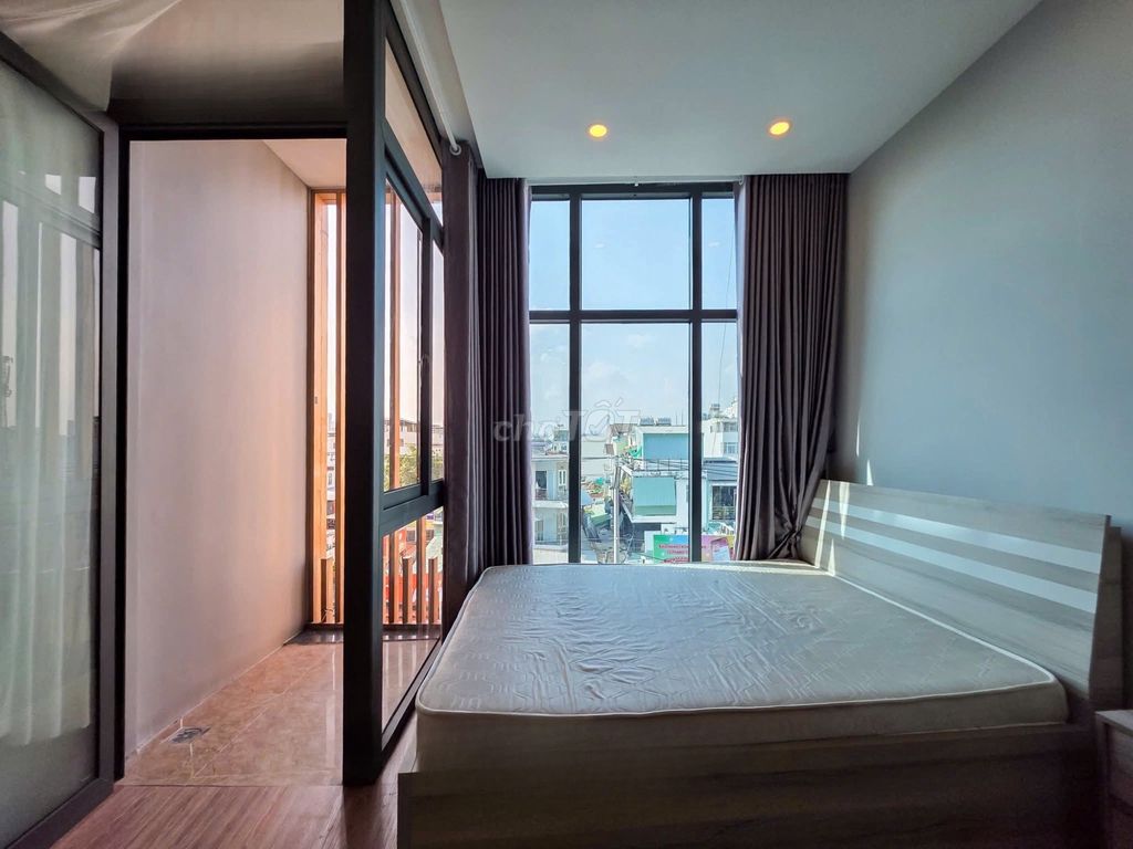 House 1 balcony bedroom, room wide, empty washing machine in the middle of District 7