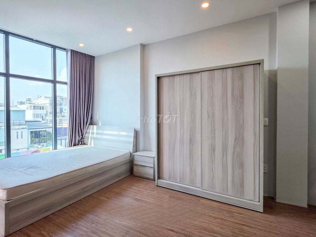 House 1 balcony bedroom, room wide, empty washing machine in the middle of District 7