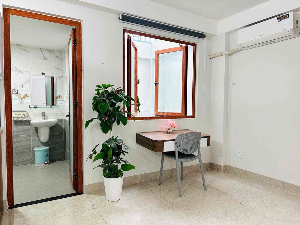 The studio has a clean, secure elevator at the airport.