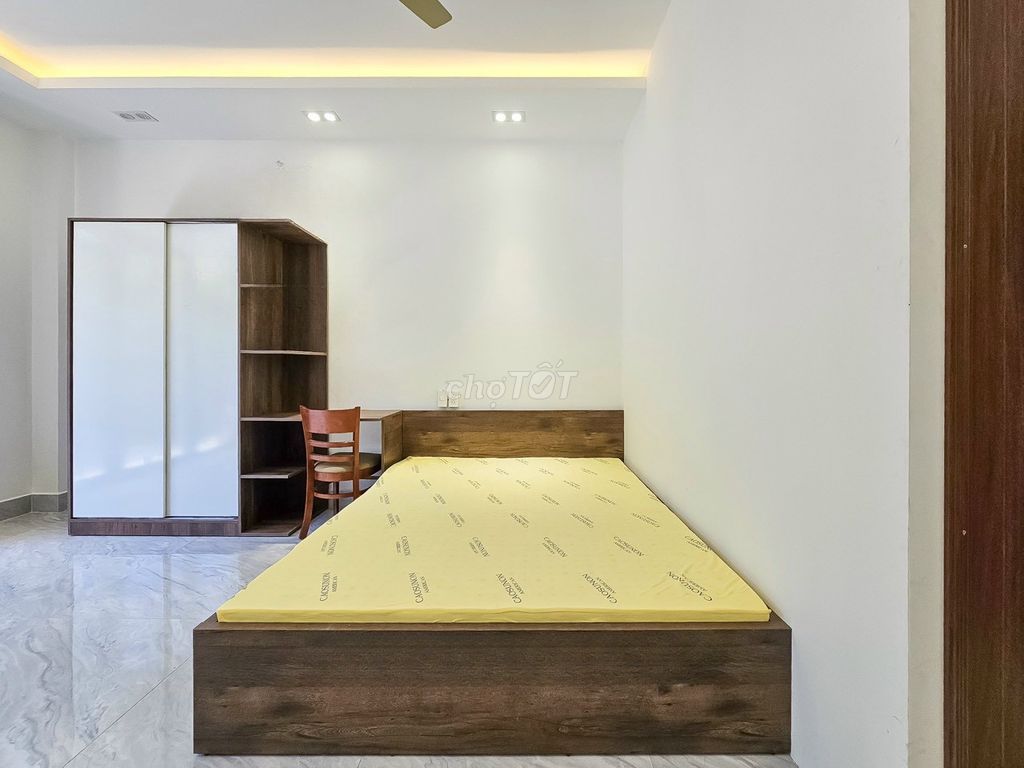 The apartment has balconies, windows, large rooms, enough furniture right here in District 7