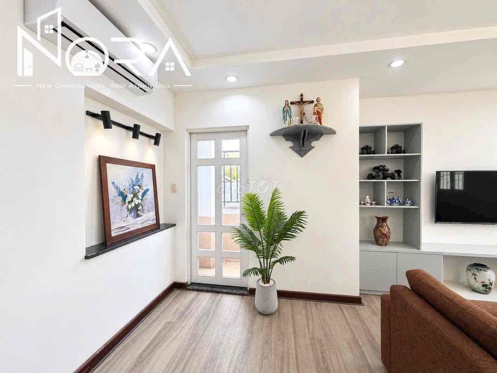 Rent the apartment 2m2th floor service District 10 at 2x