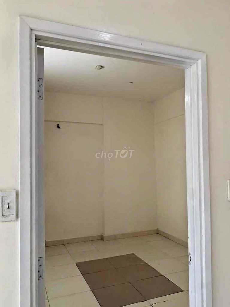 The owner rented the two bedrooms, two toilets. Look at the house now.