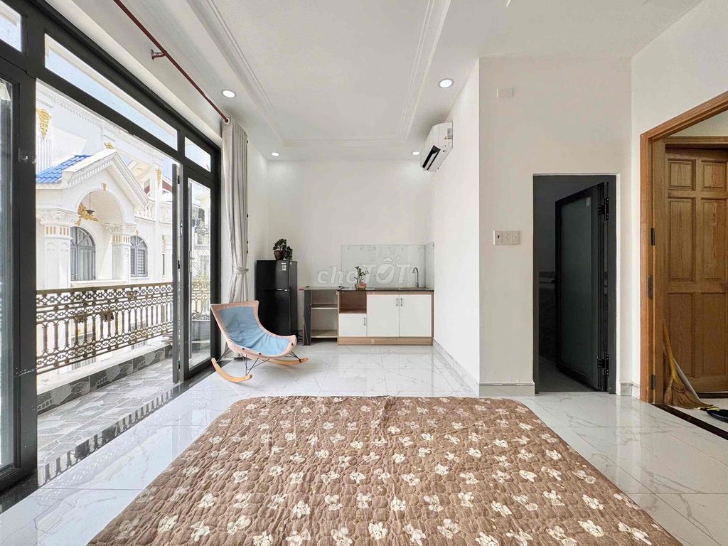 Rent the Bancol studio -- there's the beans -- it's close to the living 70,000.