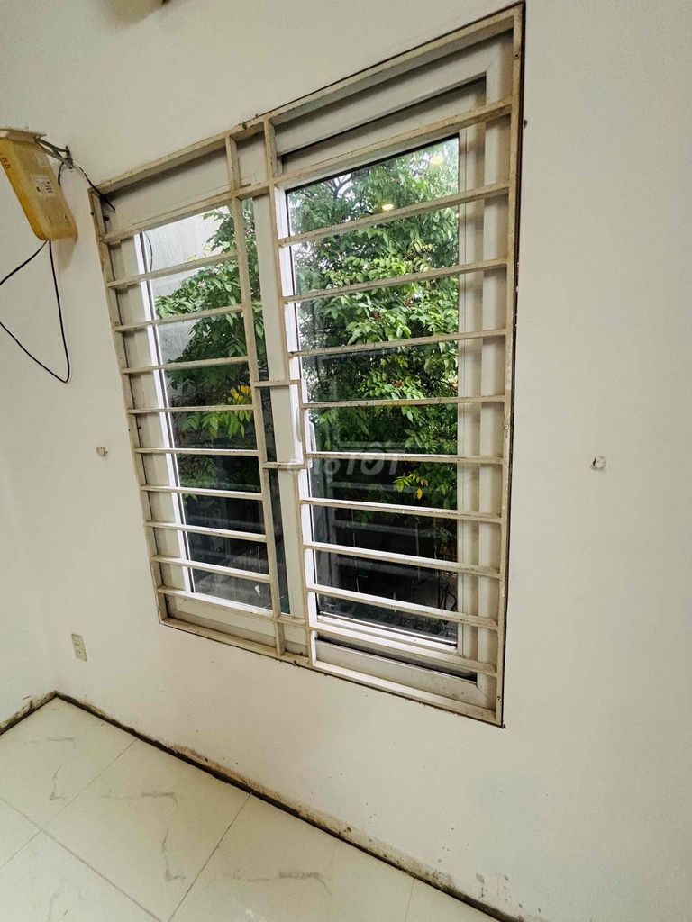 The service apartment has a cool window in Gimboall