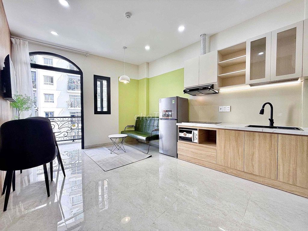 One bedroom in the middle of the 8th district -- beautiful, low-end, 187th grade, heading 1-10 C.