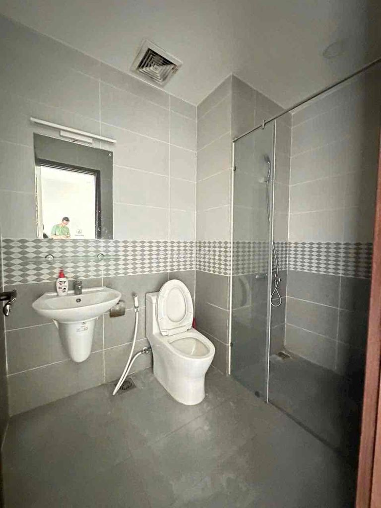 Renting Orchhard Parkview 56 meters2. It's near Tan Son Nhut