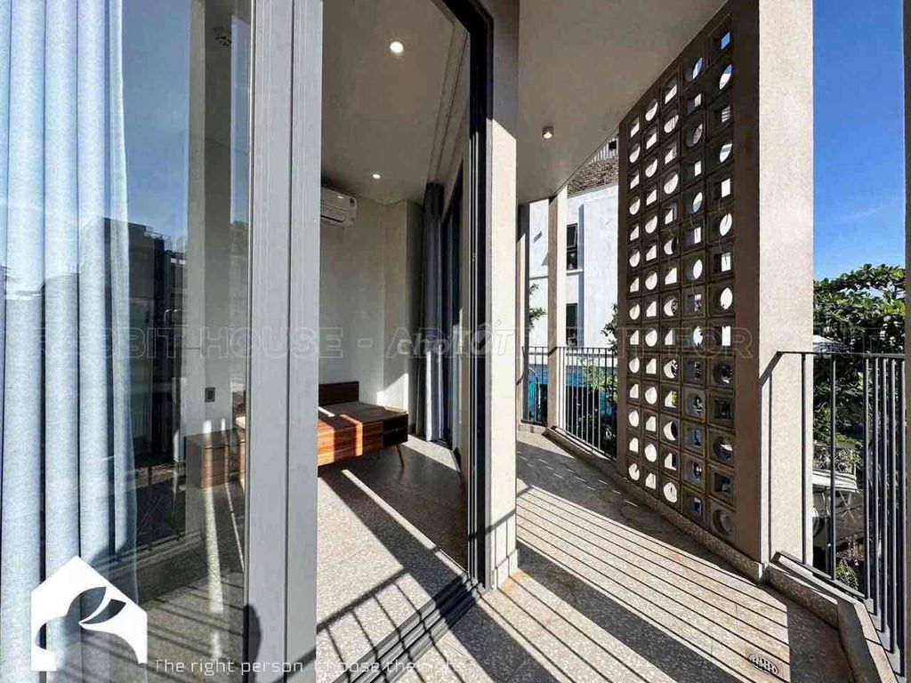 apartment one big balcony bedroom.
