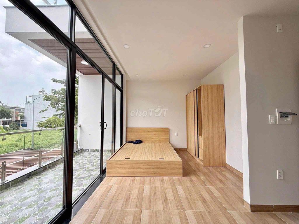 Hire the big bandol studio, the new house near Mount Fuji, into the 4th District.