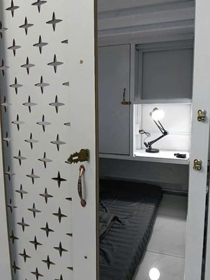 Sleepbox open at District 10, bids from 1 million and a half.