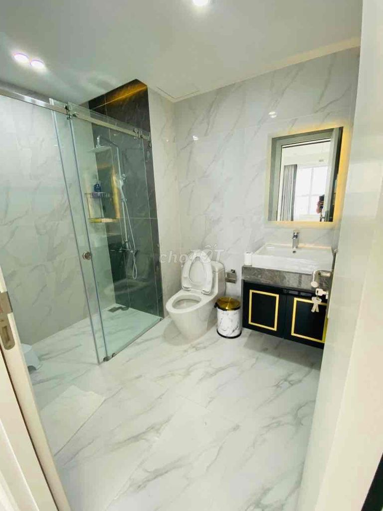 Sunrise CityView apartment renter: