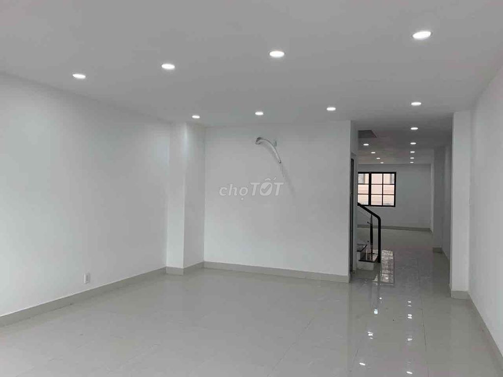 Phan Văn Trị Front (0 x20 m)