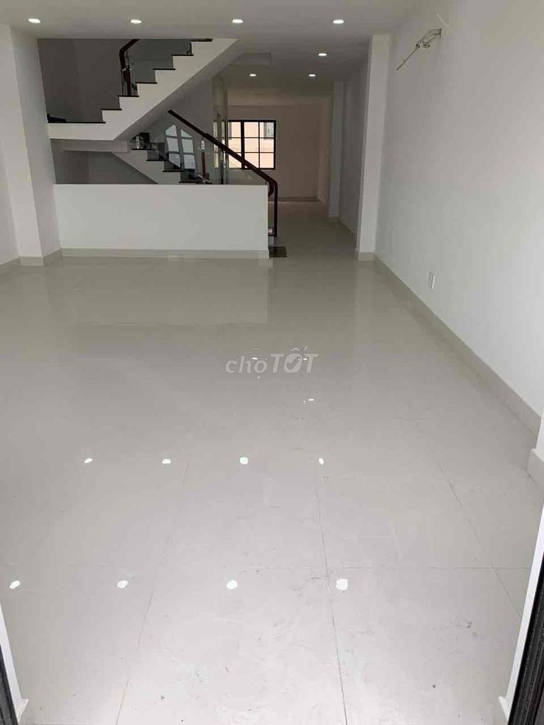 Phan Văn Trị Front (0 x20 m)