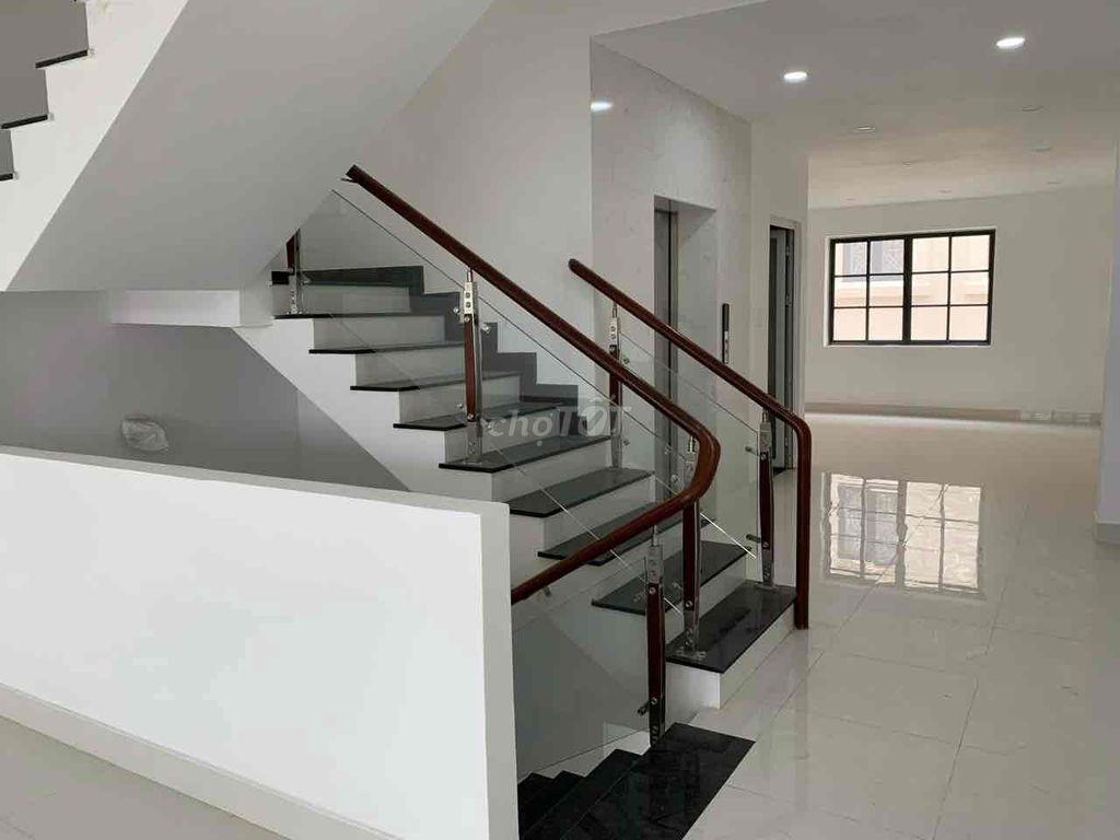 Phan Văn Trị Front (0 x20 m)