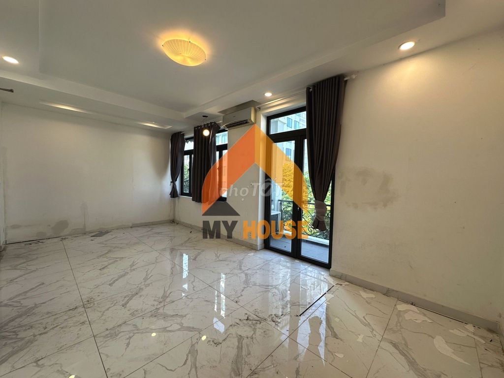 Top villa, two floors all the way, 500 M2 using An Phú Center.