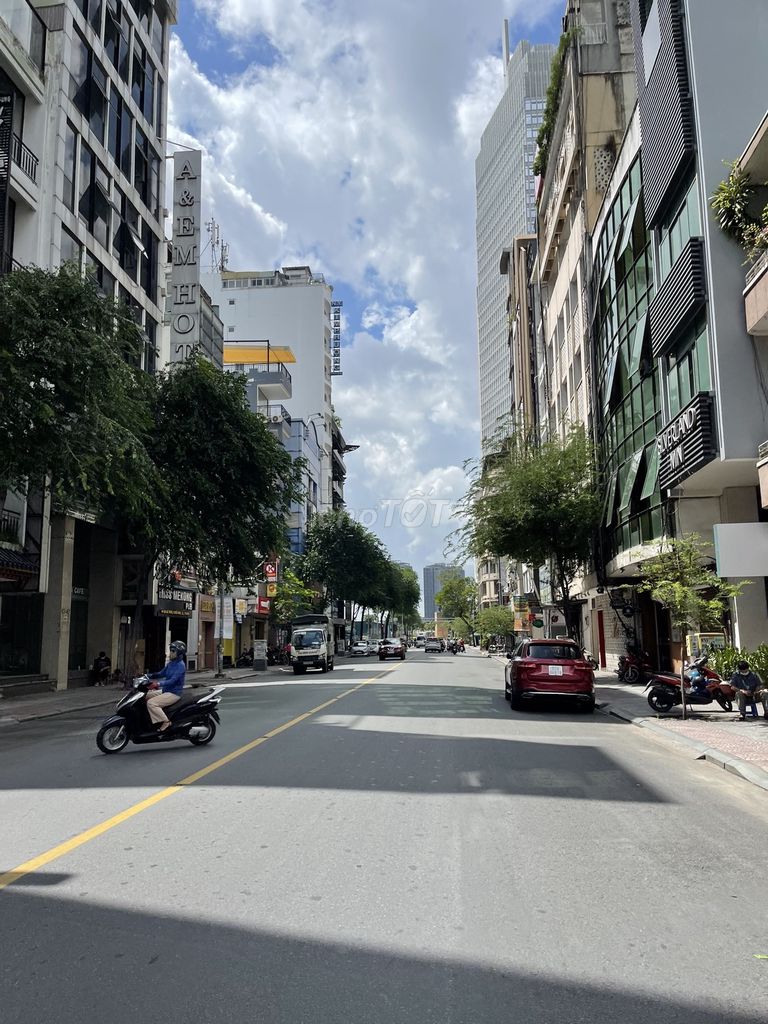 Rent a Hai Bà Trưng, District 1. area: 4 x 30 meters, 4 floors