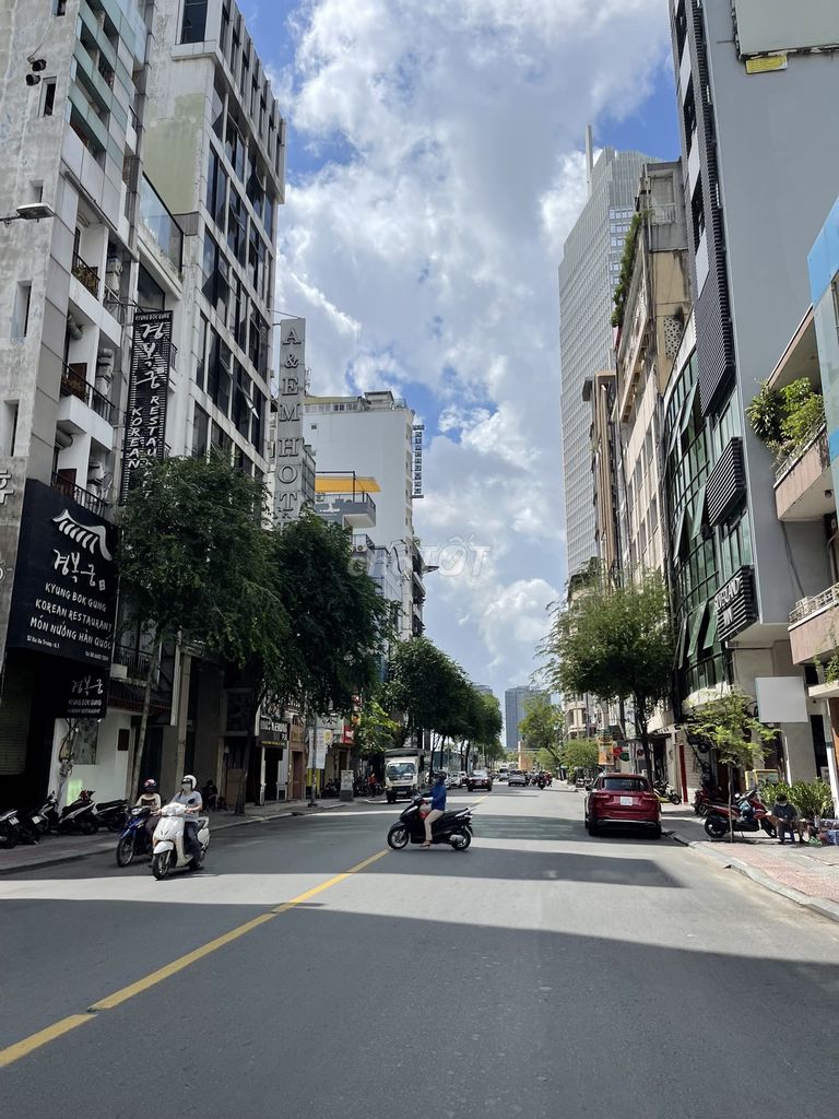 Rent a Hai Bà Trưng, District 1. area: 4 x 30 meters, 4 floors
