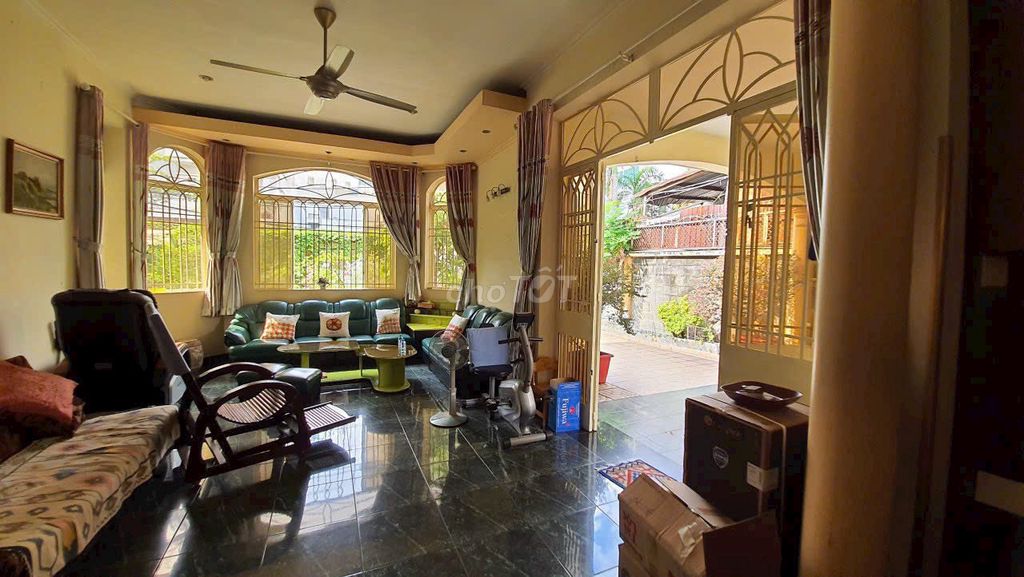 Rent a villa in Suchang Alley, Réhe Three. area: 8 x14 meters, ground, floor,st