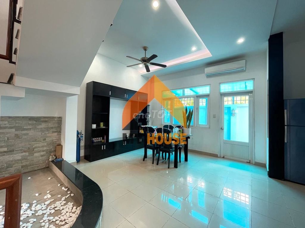 - The villa is cheap in spite of the rough rain on the roof of District 2.