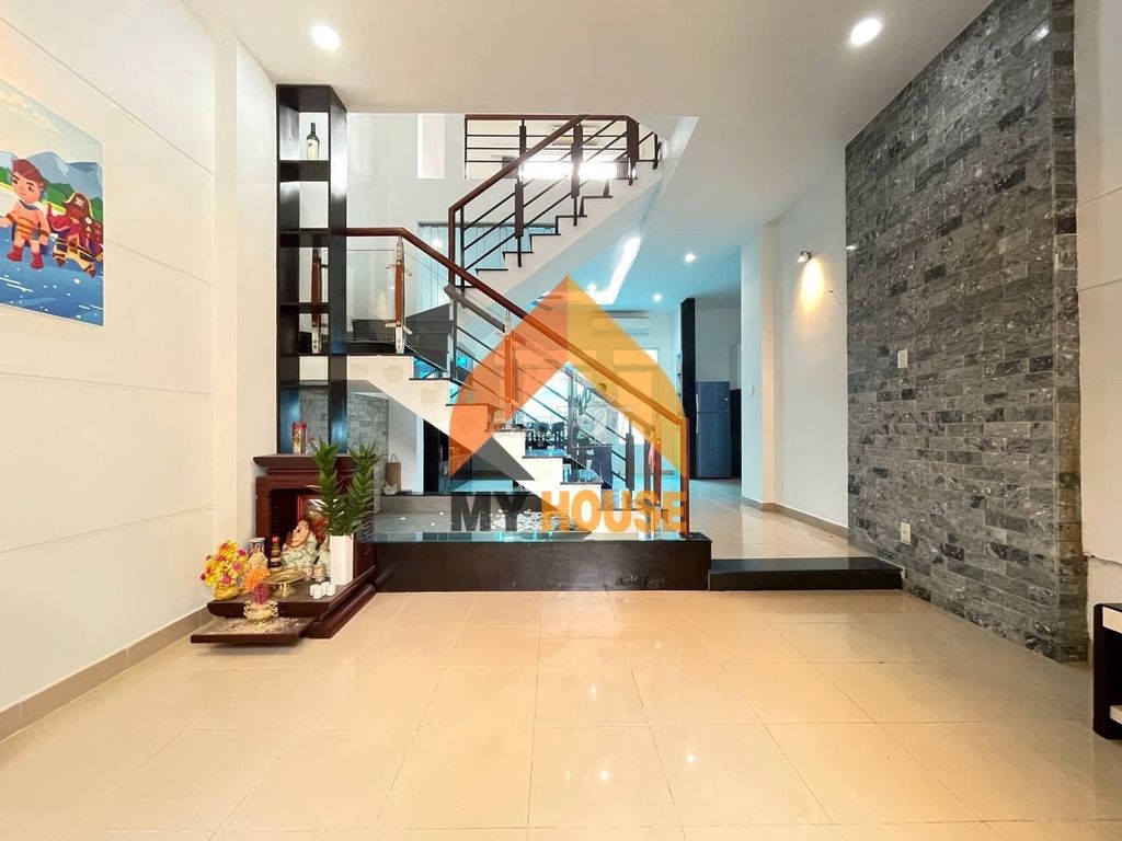 - The villa is cheap in spite of the rough rain on the roof of District 2.
