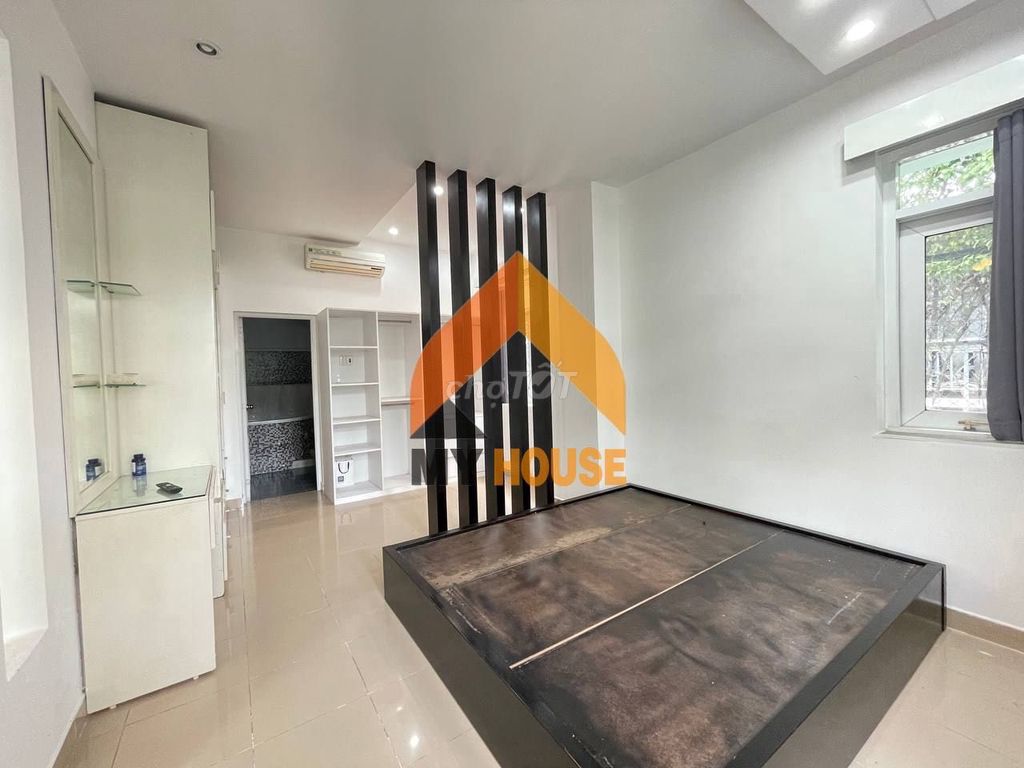 - The villa is cheap in spite of the rough rain on the roof of District 2.