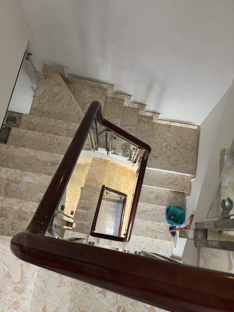 Four beautiful floors, four meters x 16 meters, three bedrooms, four toilets. One street, Ping Fu