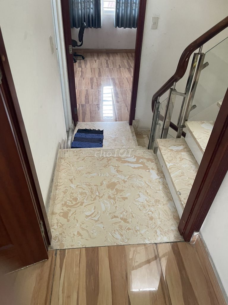 Four beautiful floors, four meters x 16 meters, three bedrooms, four toilets. One street, Ping Fu